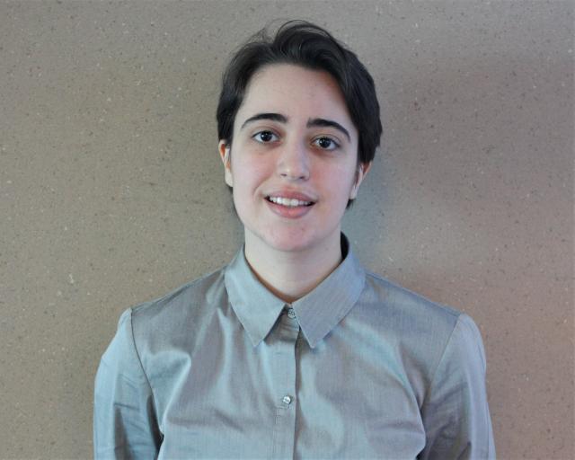 Head Shot of Isabel Morias, Undergraduate Researcher of the year.