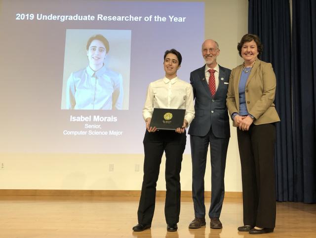 Isabel Morais accepting the 2019 Undergraduate Research Award from Provost Toney. Dr. Morreales, Computer Science ED.