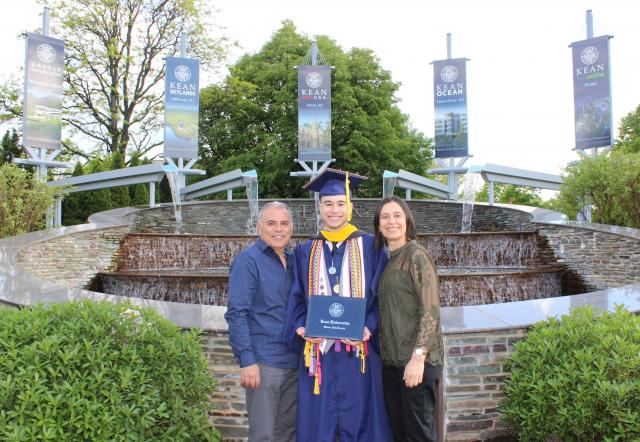 2021 Kean Valedictorian Jason Antunes and his parents