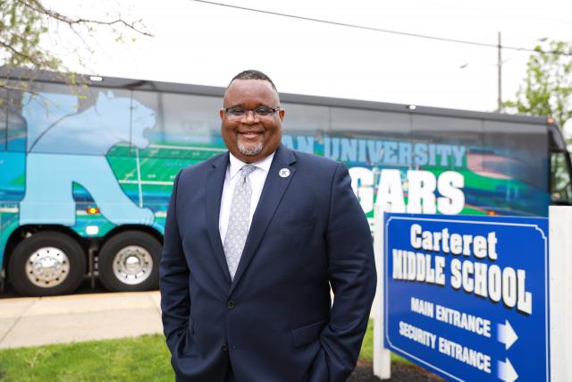 President Repollet visits Carteret to accept students to Kean Scholar Academy
