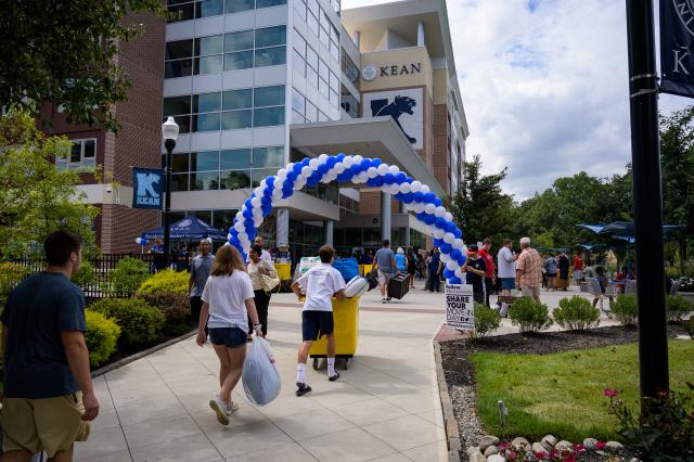 Move-In Cougar Hall