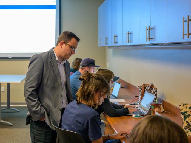 Associate Prof. Ed Johnston uses LinkedIn Leaning in his classes.