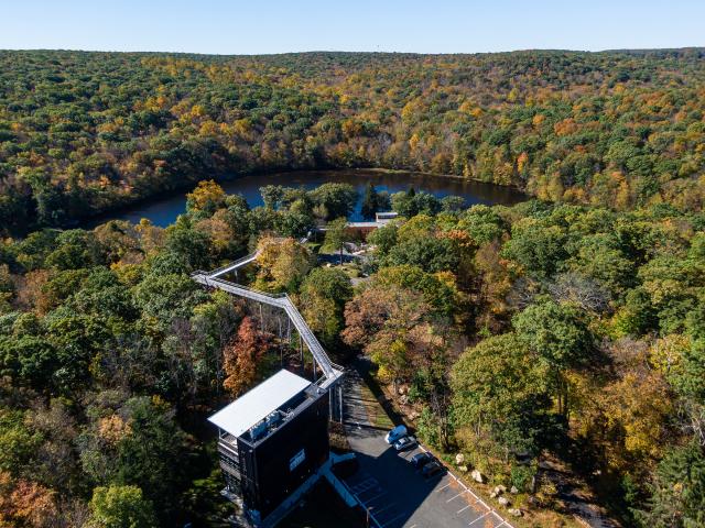 An overhead shot of Kean Skylands in the fall, with autumn leaves, a building and a lake.