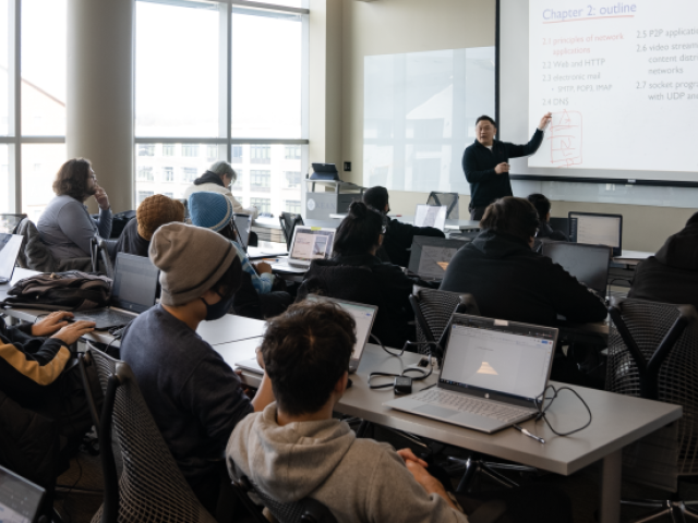 Dr. Kwak teaching Computer Science Students