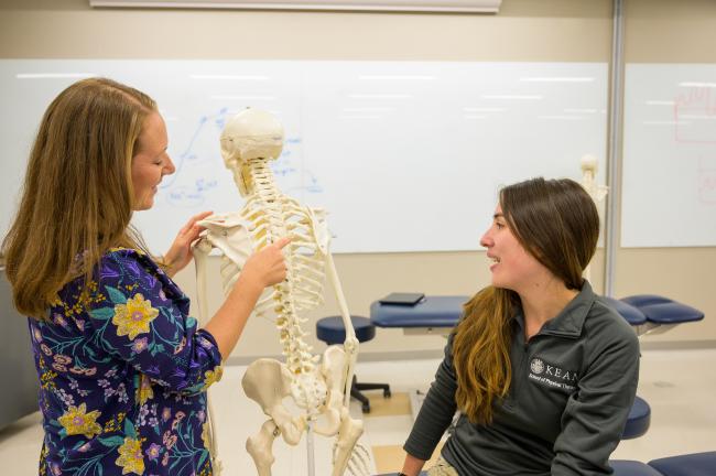 Physical therapy student learns in anatomy and physiology class
