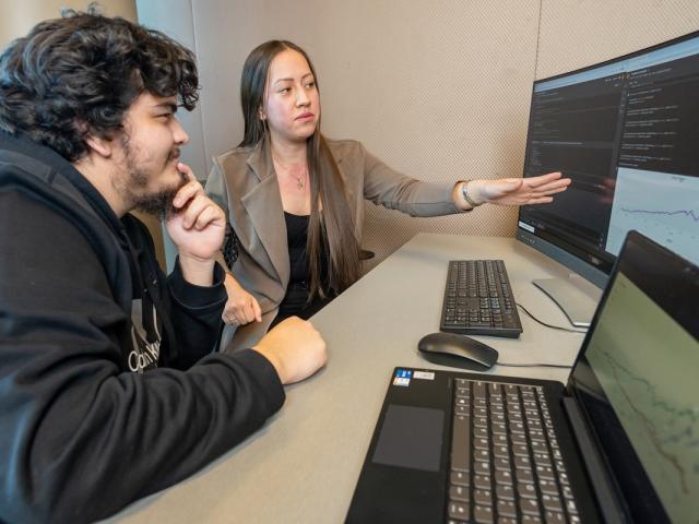 Kean students use technology for statistical data analysis