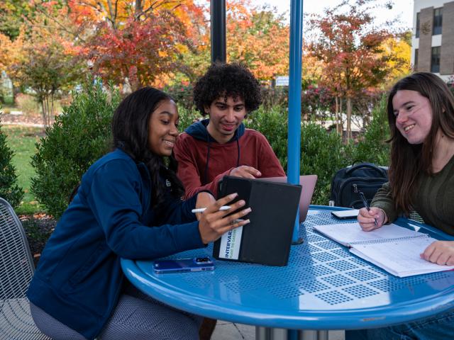 Kean students study outside