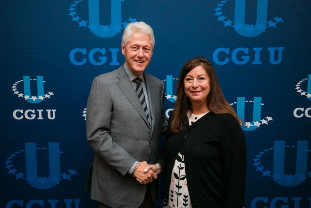 Kean professor Norma Bowe, Ph.D., meets with President Bill Clinton at CGI-U.