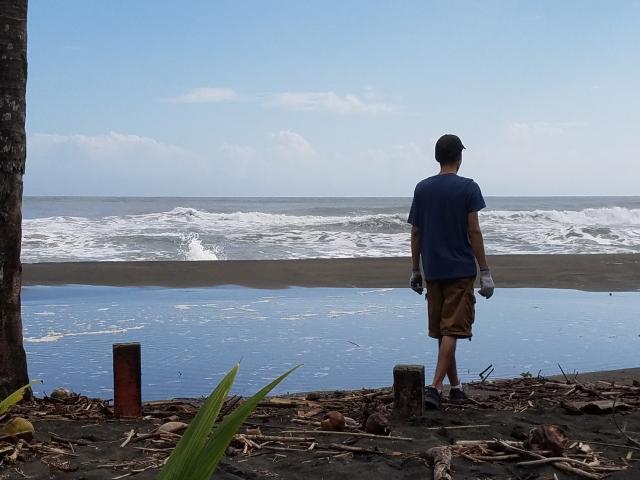 Kean students traveled to Costa Rica and worked a turtle nesting spot.