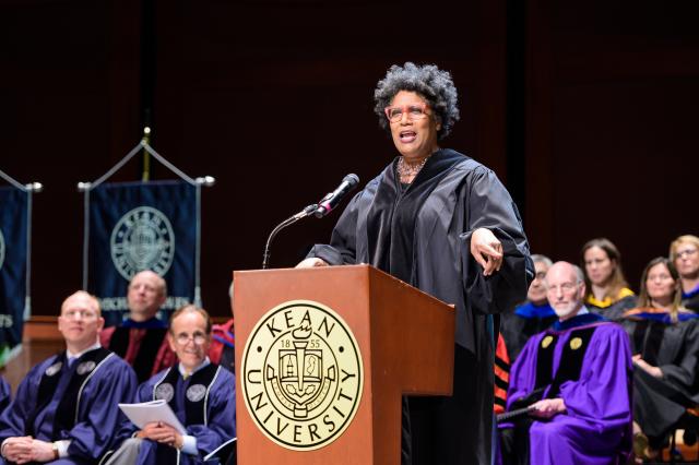 Commencement Speaker Nancy Giles addresses the students and their families.