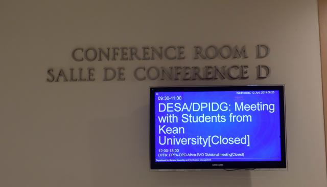 UN sign announces meeting with Kean