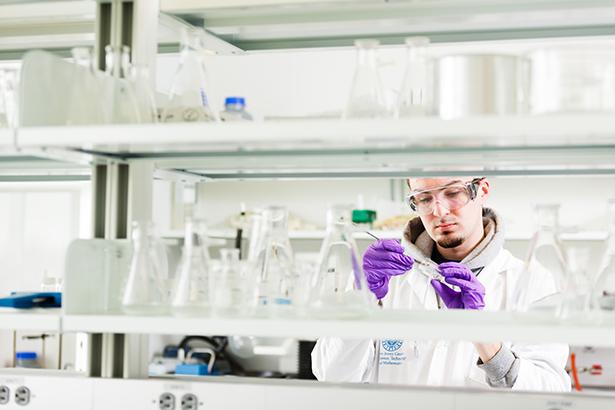 A student works in a Kean laboratory