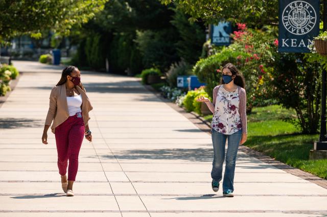 Kean students walk along Cougar Walk