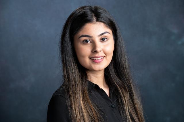 Headshot of Fatima Naqvi