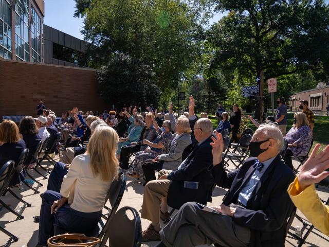 Crowd at Hennings ceremony