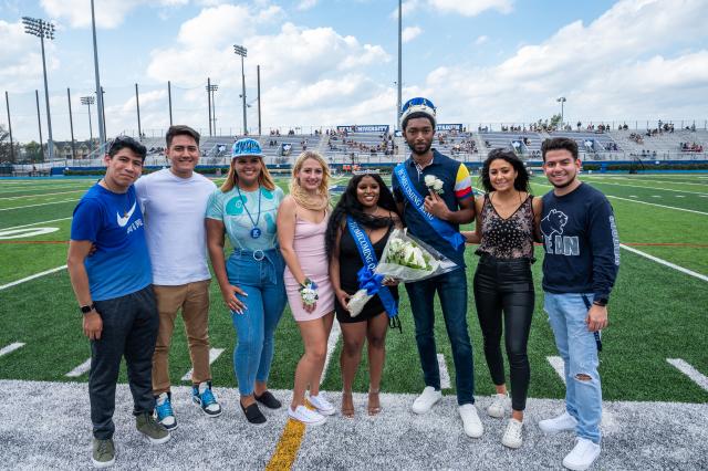 The homecoming king and queen, along with the runner ups, posing for a photo at Homecoming 2021.