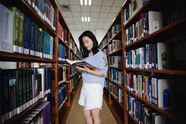 WKU Student explores the library