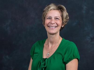 Headshot of associate professor Jennifer Gardner