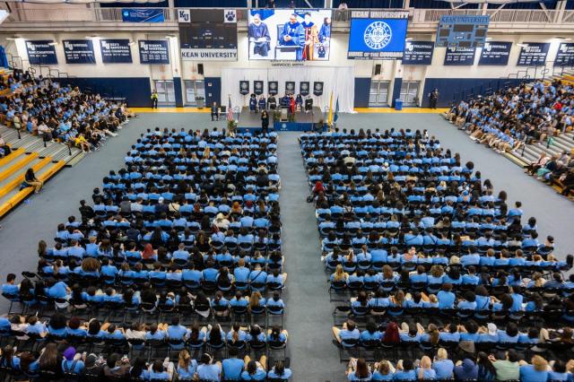 An overhead shot of the Kean freshman class in Harwood Arena