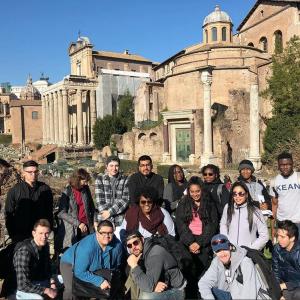 Kean University students pose in front of the Roman Forum.